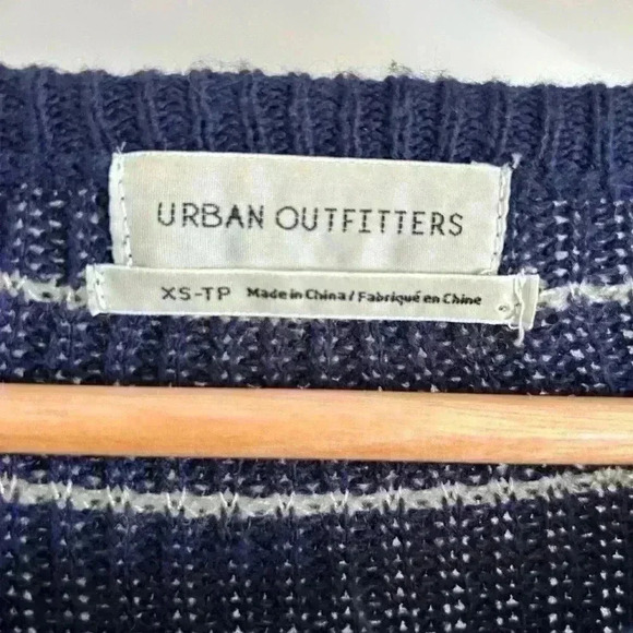 Urban Outfitters women’s cropped sweater size XS - Picture 2 of 6